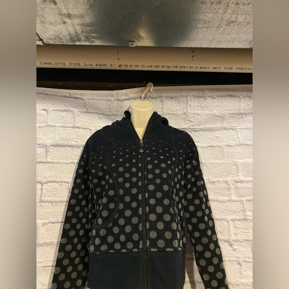 Re-posh LuLu lemon jacket (too small for me) gently used lots of life left.